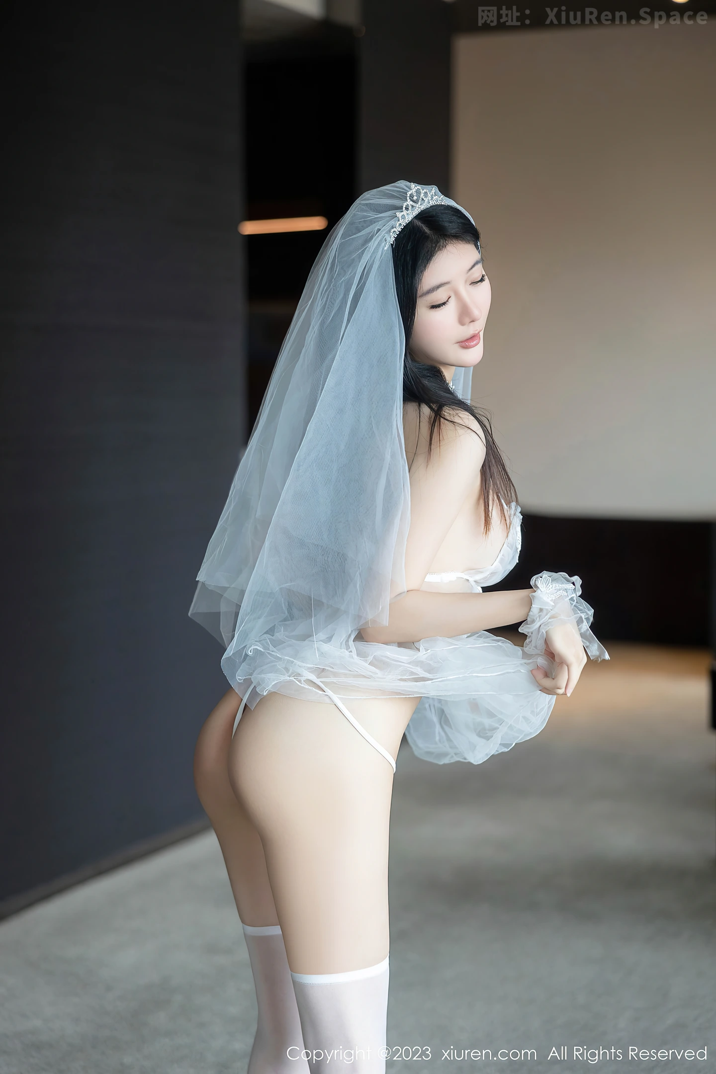 图片[4]-[XiuRen秀人网]VOL.7165 模特幼幼性感白色情趣婚纱服饰配白色丝袜秀完美身材诱惑写真89P-秀人网官方网站